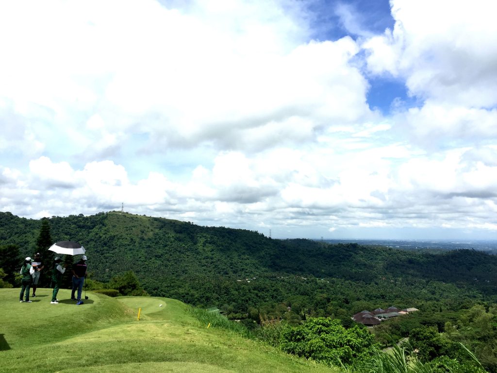 Tagaytay Highlands Golf and Country Club Par 5 tee shot